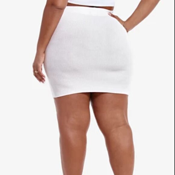 #2❤️/1❤️NWOT MINA RIBBED KNIT ZIP FRONT MINI SKIRT - Picture 2 of 5